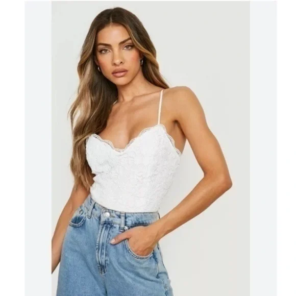 Dynamite Creme Lace Bodysuit - Picture 4 of 11